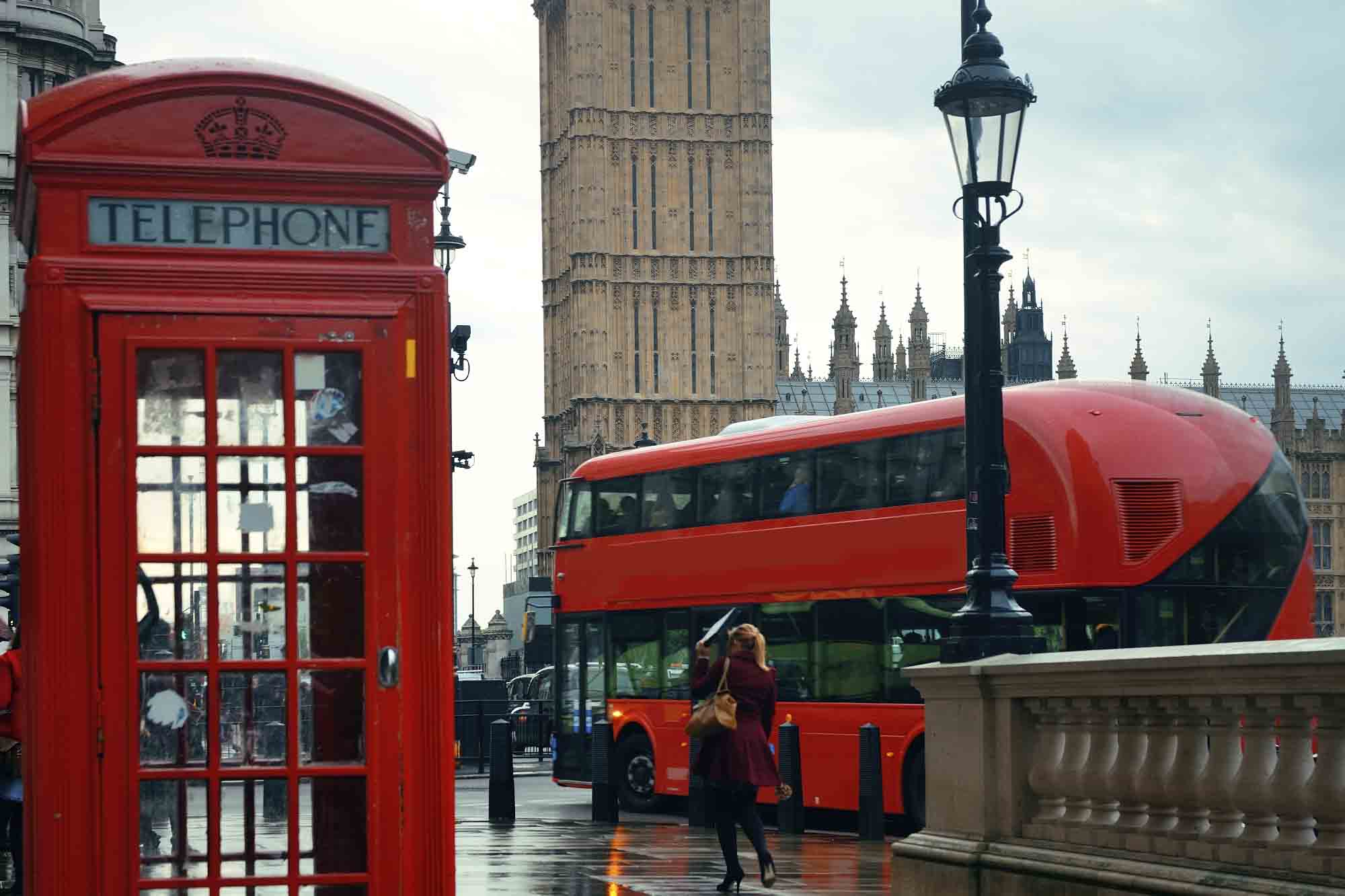 Красная телефонная будка в Лондоне: как она появилась и почему до сих пор не исчезла?